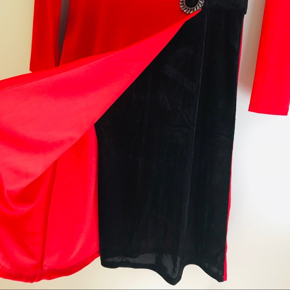 Vintage Red and Black Ladies Wrap Dress w/ Jewel - Picture 7 of 8